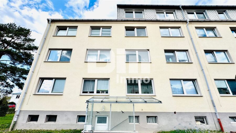 Helle modernisierte Wohnung im 1. OG eines gepfl. Mehrfamilienhauses mit Garage und Kellerraum - Rückansicht